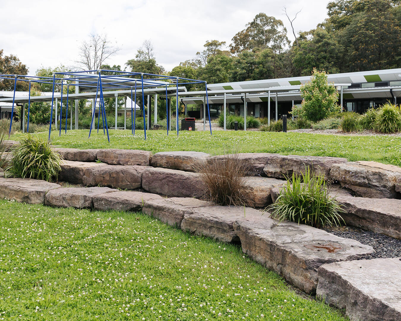 Pink Mudstone retaining rock wall by Transrock