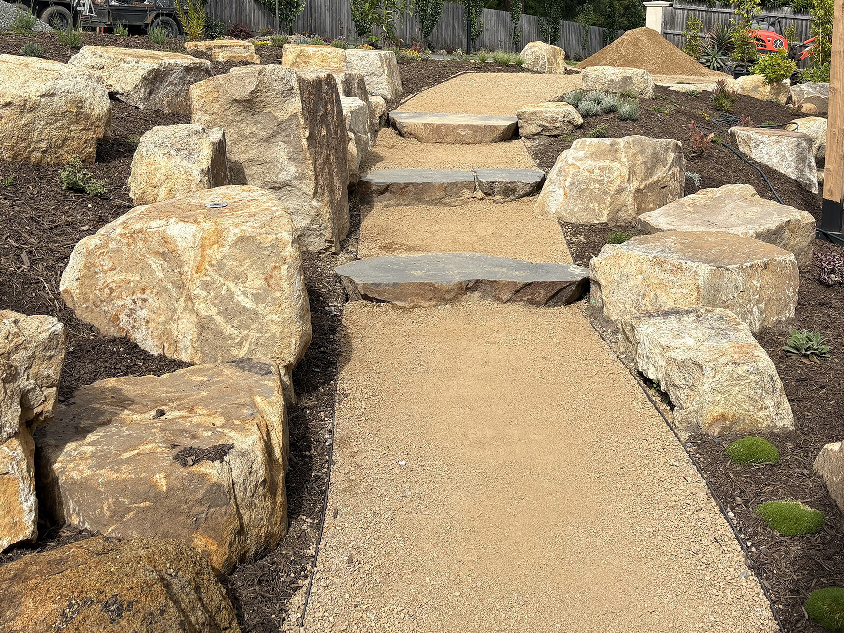 Retaining wall rock by Transrock